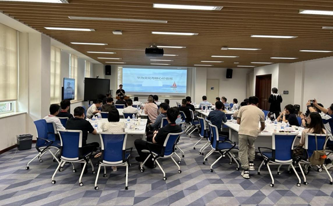 參訪團在東莞鬆山湖華為研發中心學習華為企業文化