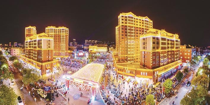 云霄县中心城市经济发展片夜晚烟火气浓 吴建云 摄