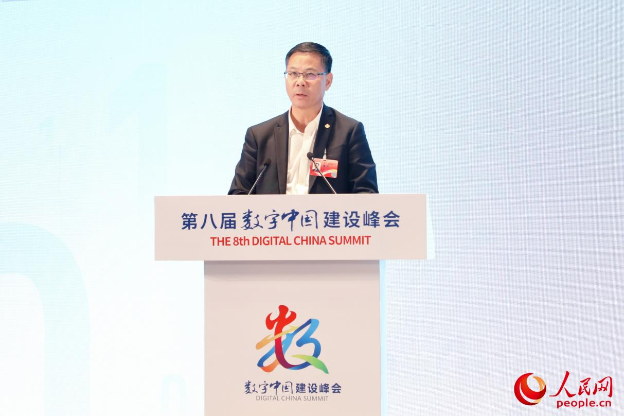 广州数字科技集团董事长黄跃珍在分论坛上发言。人民网 李唯一摄