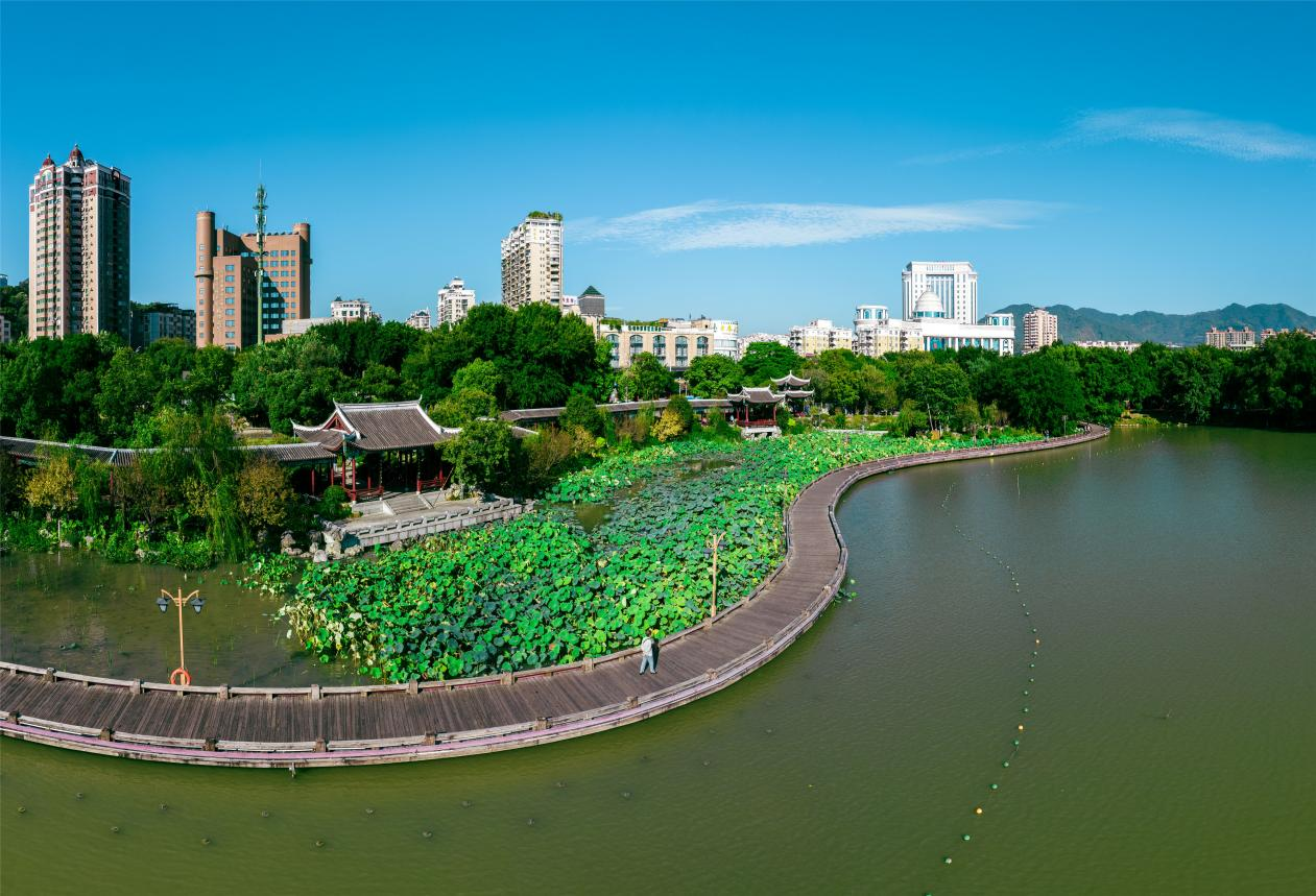工行福州分行为福州城区21条河道及左海、西湖综合治理提供资金支持，助力美丽福州建设。林双伟摄