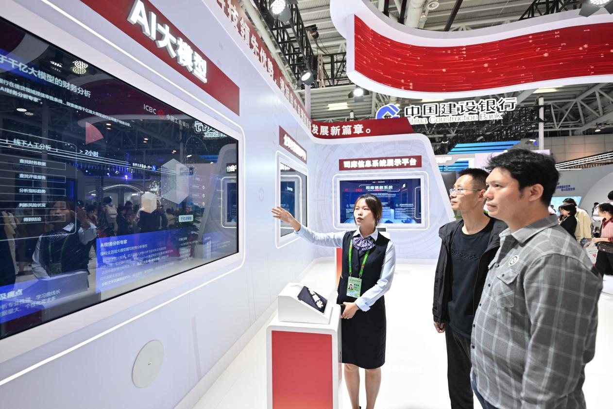 工商银行在同业率先完成DeepSeek最新开源大模型的私有化部署。林双伟 摄