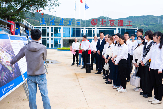 机关青年党员走进项目建设现场开展调研