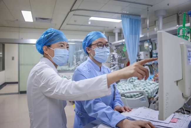 护理专家现场指导。晋江市医院供图