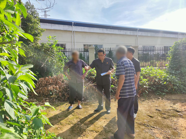 政法力量下沉一线推动化解矛盾纠纷。龙岩市委政法委供图