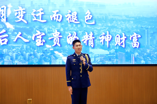 仙游縣城關消防救援站四級消防士唐正權講述《兩代兵團人的紅色勛章》。主辦方供圖