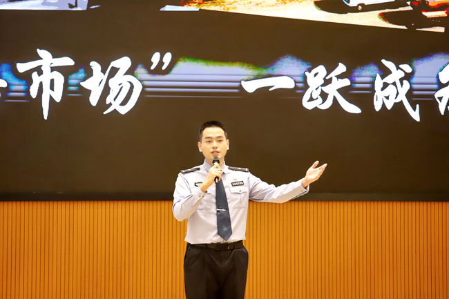 仙游縣公安局鯉城派出所民警陳慶龍講述《從“馬路市場”到“世界超市”》。主辦方供圖