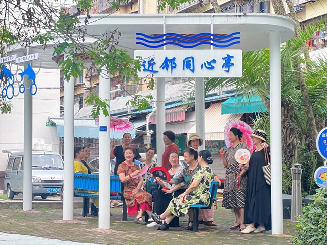 小区里的近邻同心亭