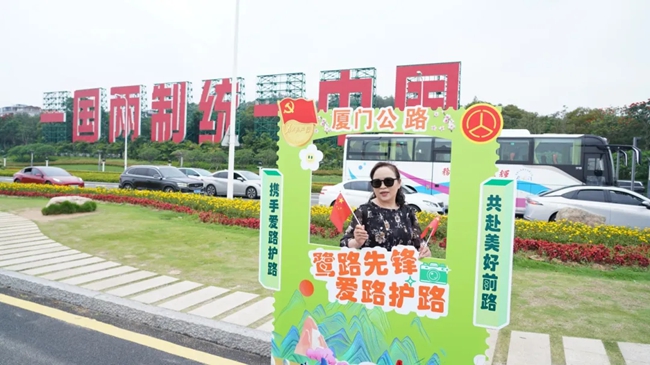 市民现场“打卡”留念