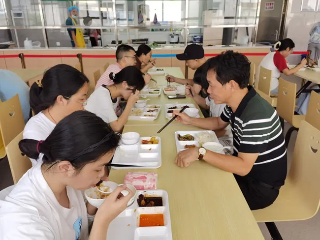 多地补助标准提升，确保孩子们“吃得饱”更要“吃得好”。宁德市教育局供图