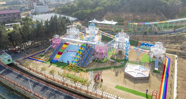 利用村裡的森林資源規劃樂園，實現戶外游樂與田園森林結合