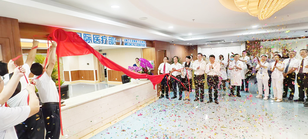 厦门大学附属中山医院国际医疗部揭牌仪式现场。林林摄