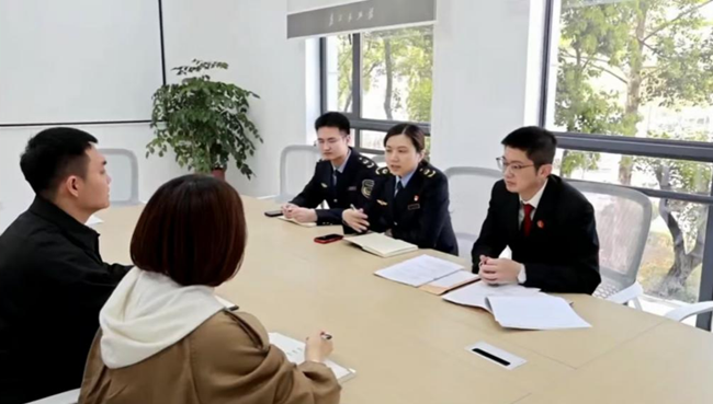 集美区综治中心组织区法院与区市场监督管理局共同会商，共享纠纷数据及企业整改动态。集美法院供图
