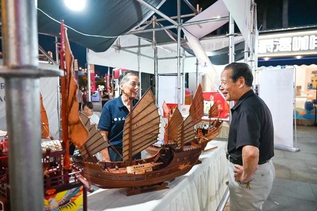 “非遗工坊集群”展示区
