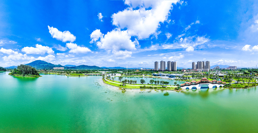 西湖生态园。郑文典摄