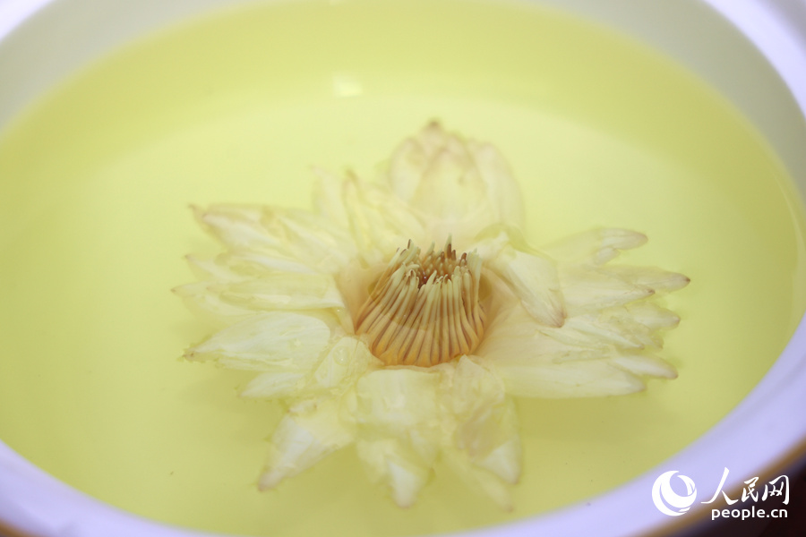 清新潤喉的蓮花飲。人民網記者 陳博攝