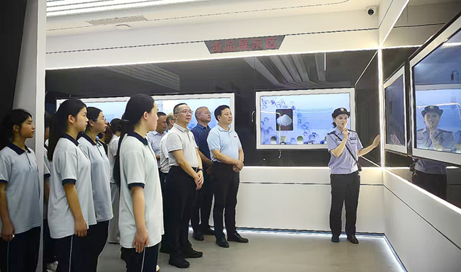 参观安溪县林则徐禁毒教育基地。安溪县公安局供图