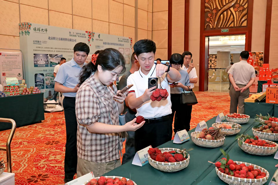 活动现场展出各类荔枝、龙眼。漳州市农业农村局供图