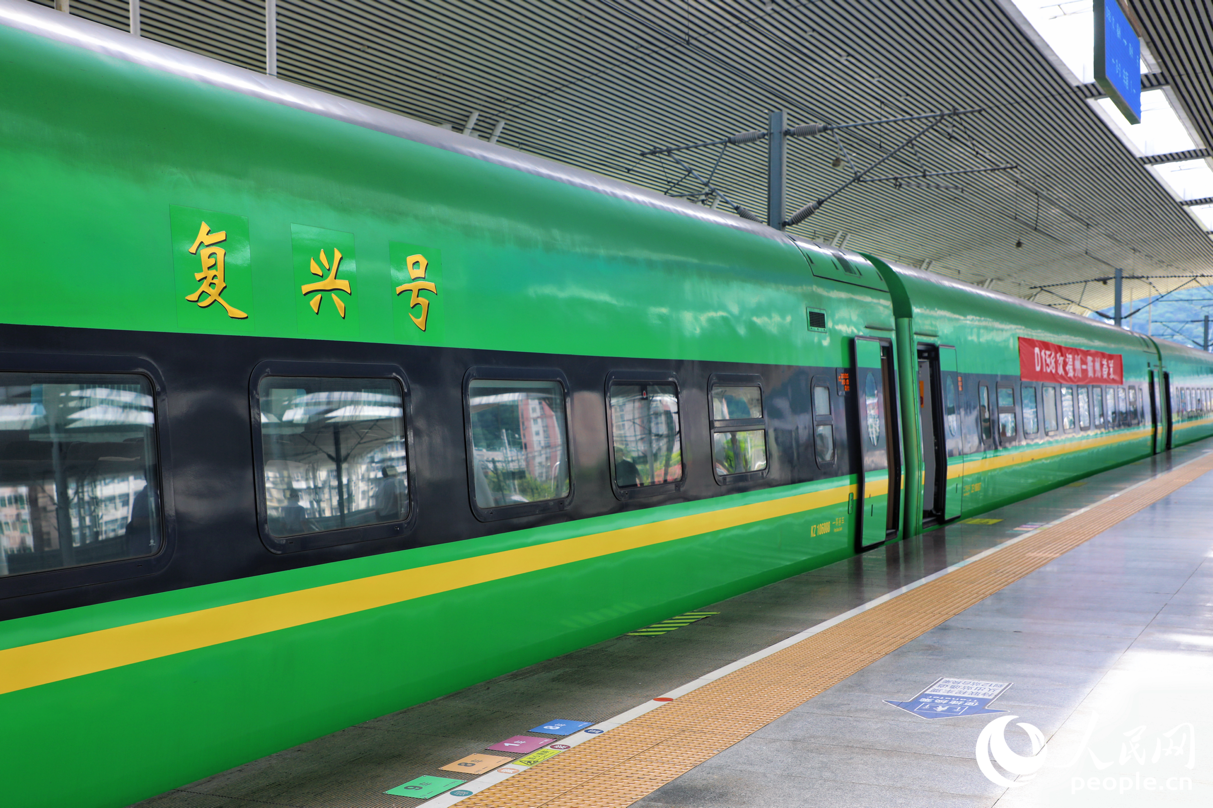“周寧有鯉號”動車組列車。人民網 李唯一攝
