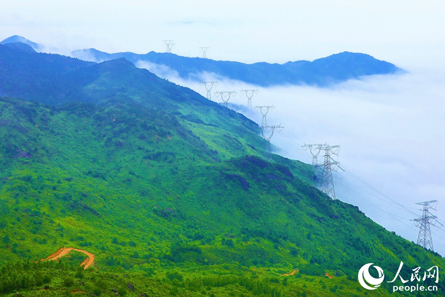 周寧縣峰巒迭起，雲霧繚繞。人民網 李唯一攝