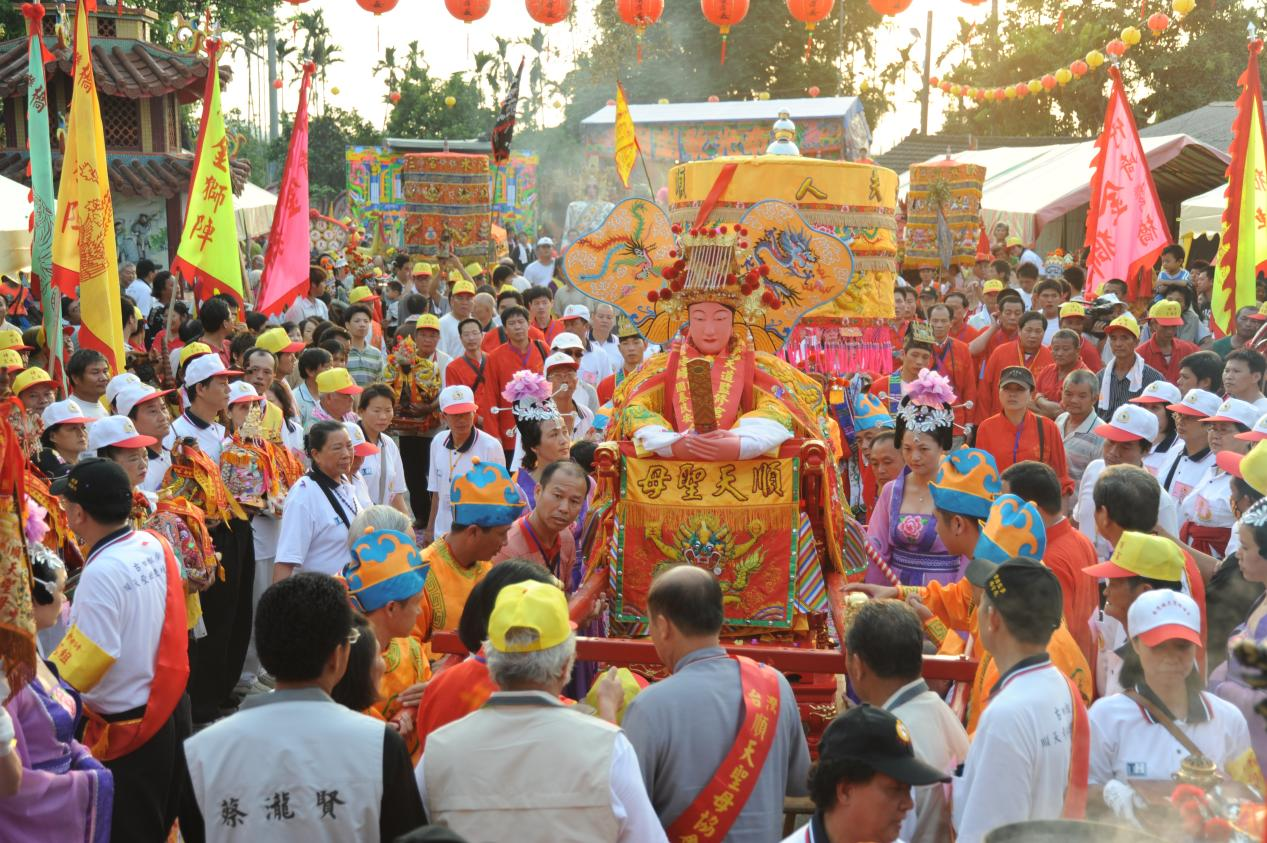 2009年，临水宫祖庙顺天圣母陈靖姑金身在台湾巡游。苏新金摄