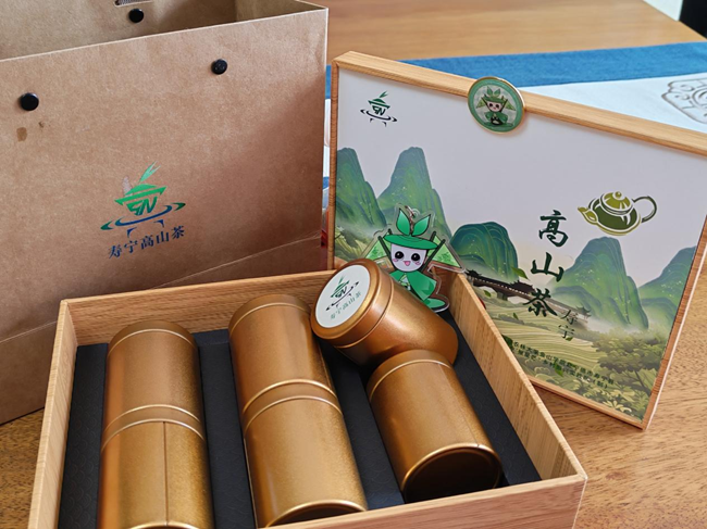 實踐隊設計的壽寧高山茶產品包裝、“茶小俠”IP文創、LOGO