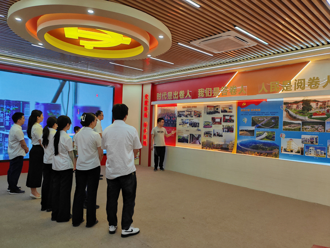 组织党员干部参观红色教育基地