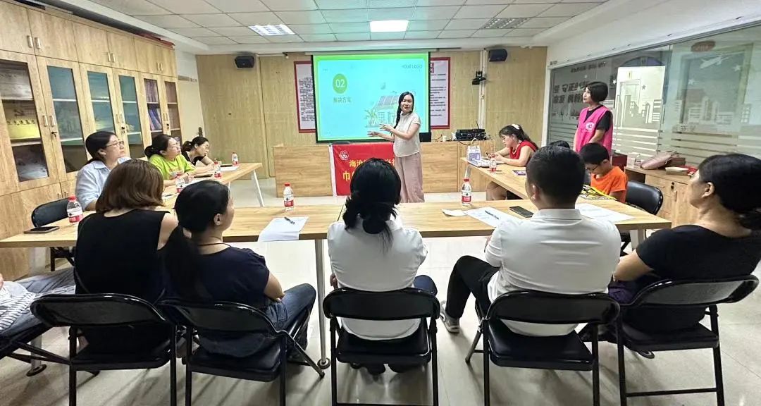 心理咨詢師巾幗志願者深入社區宣講