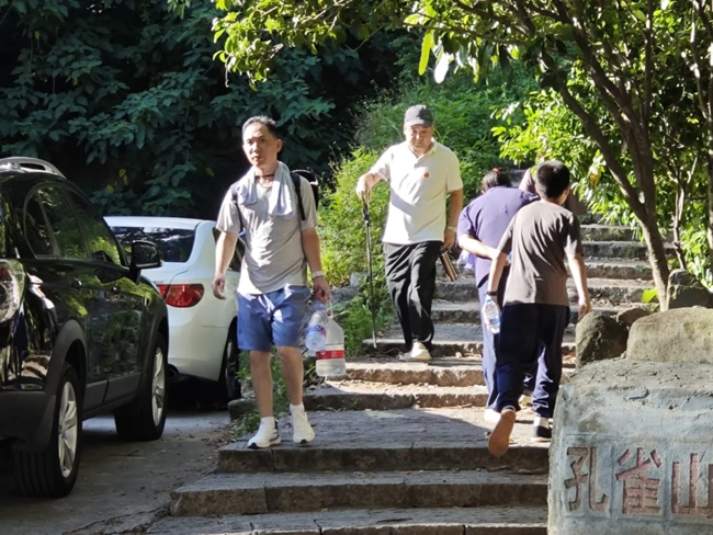 修繕后的狀元嶺成為市民登山健身、文化體驗的好去處