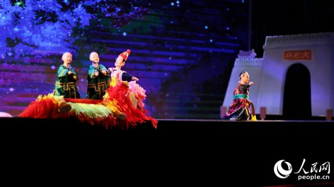 漳州布袋木偶戲經典劇目《大名府》表演。人民網 李昌乾攝