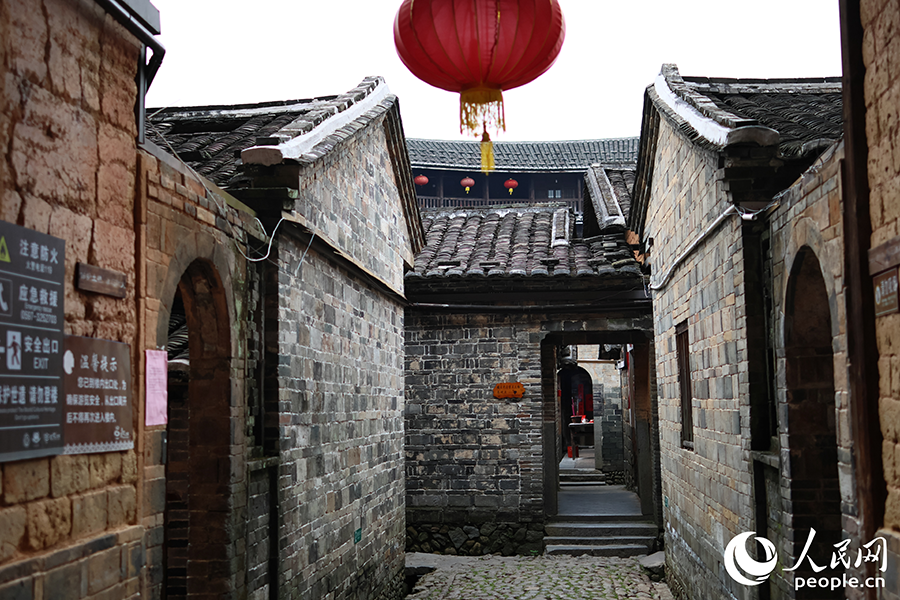 永定是世界文化遺產福建土樓的發源地和核心區，現有的古牆古巷已歷經數百年。人民網 李昌乾攝