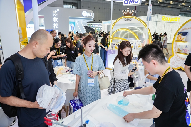 恆安集團展區吸引不少客商參觀