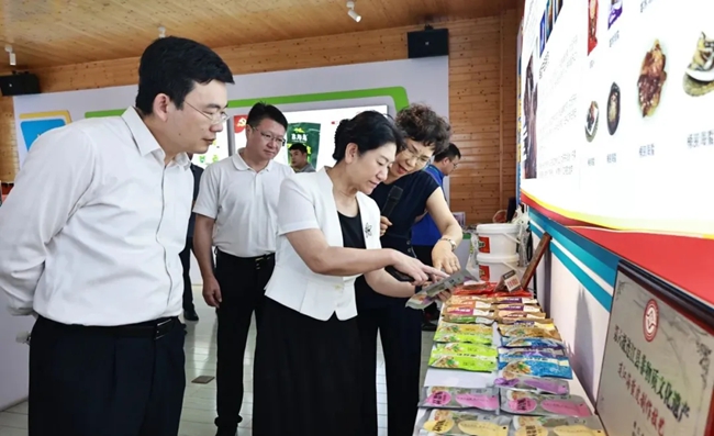 嘉宾现场参观调研
