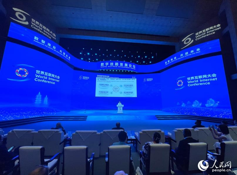 论坛期间，来自全球49个国家和地区，以及13个国际组织的600余名嘉宾齐聚一堂。人民网记者 陈蓝燕摄