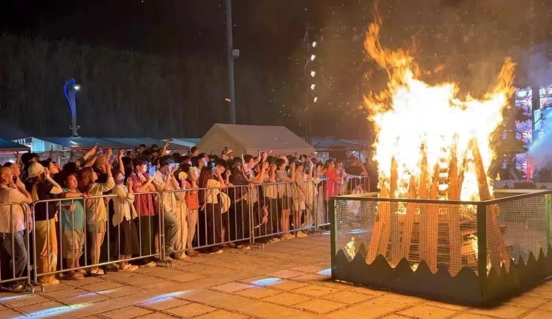 夜赏篝火。长乐区融媒体中心供图