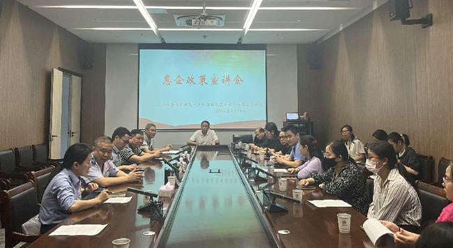 泉州芯谷安溪分园区联合涉企部门开展惠企政策宣讲会。安溪县委宣传部供图