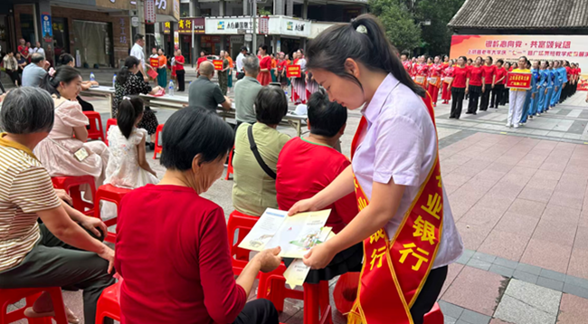 广场舞展演活动现场。黄国栋供图