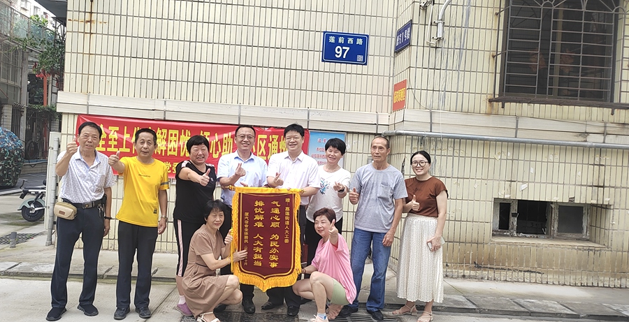 推动莲西社区煤气“瓶改管”工作顺利进展获居民称赞。嘉莲街道供图