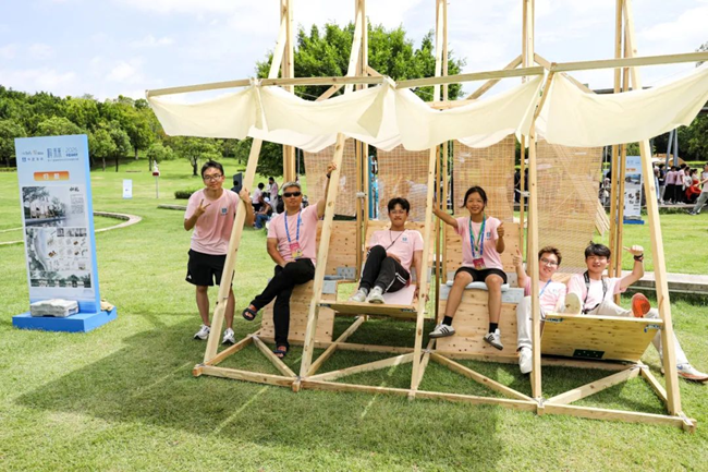 重慶大學作品《歸航》
