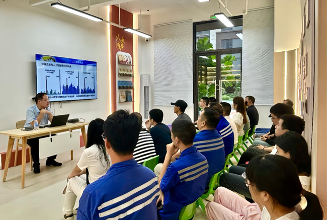 “機關+非公”支部聯建，開展人工智能應用技術培訓活動。福清市新厝鎮供圖