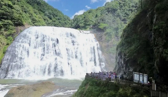 走进九龙漈瀑布群，感受“24℃康养空间”的魅力