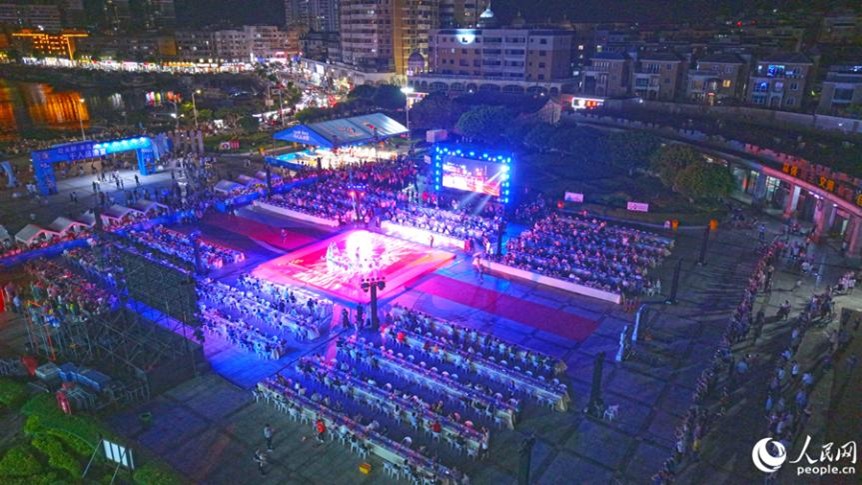 千人开渔宴现场。人民网 李昌乾摄