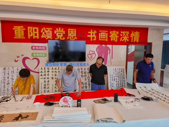 “重陽頌黨恩 書畫寄深情”活動現場。黃文通攝