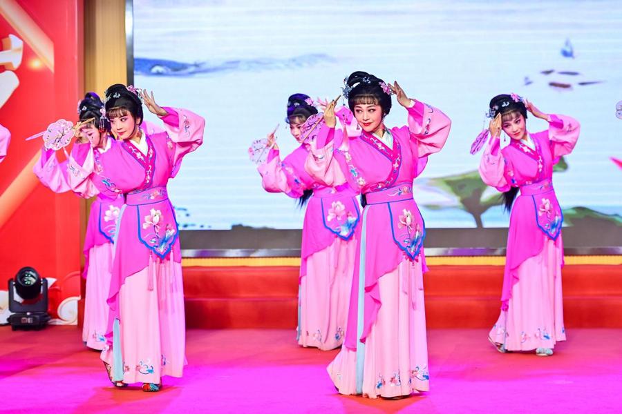 僑連五洲·第三屆廈門澳頭僑鄉春晚表演節目。閩僑文史館供圖