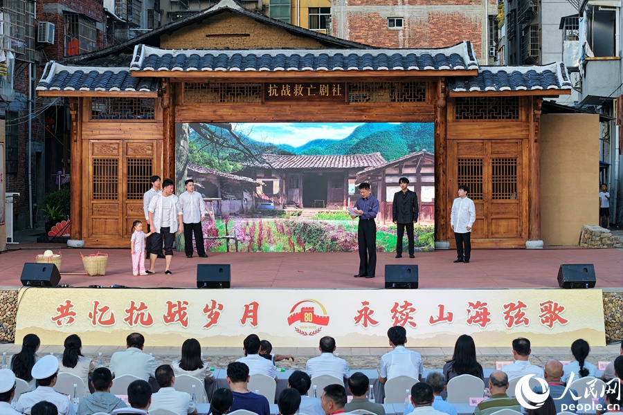沉浸式實景微短劇《學村往事》演繹抗戰時期集美大學師生堅守教育、共赴國難等動人故事。人民網記者 陳博攝