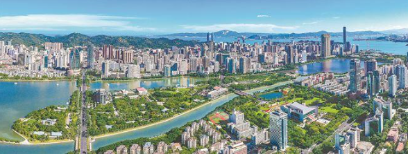 市资源规划局打造测绘地理信息赋能城市治理、产业升级、民生改善的“厦门样板”。图为厦门风光航拍。（本报记者 王火炎 摄）