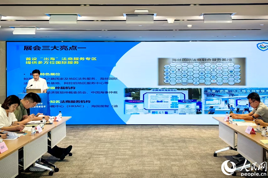 介绍2025中国（厦门）国际警安法务科技展亮点等。人民网 余乃鎏摄