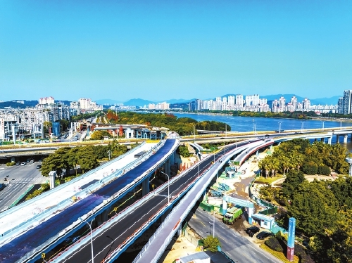 闽江大道往金山大桥非机动车匝道桥完工。本报记者 陈暖摄