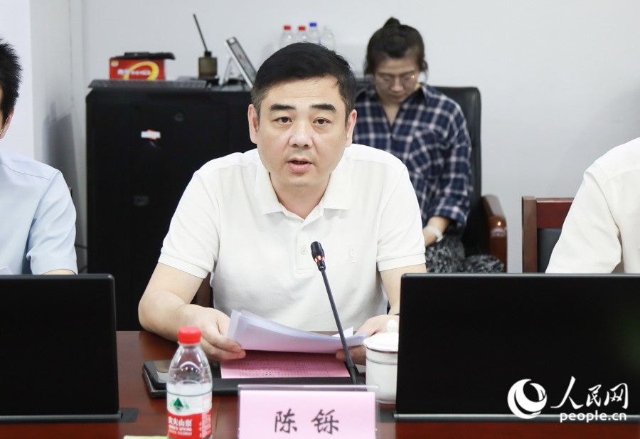 福州新区管委会党政办公室副主任陈铄。