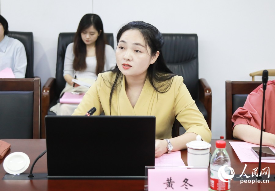 福州市鼓楼区洪山镇大凰山社区党委书记、居委会主任黄冬。
