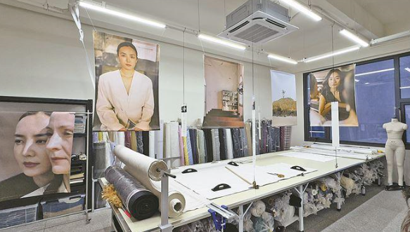 独立设计师王在实位于红顶艺术社区的工作室。　